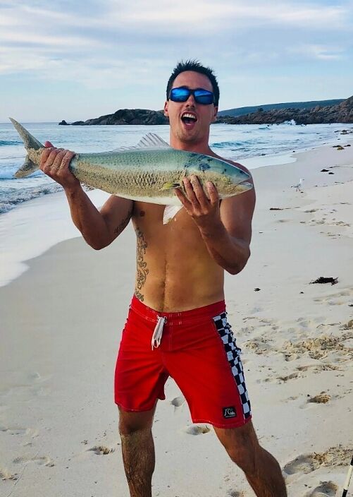 Здесь я молодой и красивый