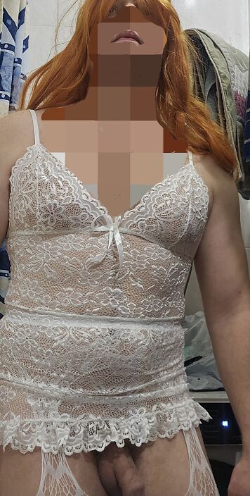 Рыжая в белом белье