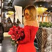 В сексуальном  в красном  платье)))