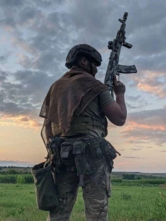 Не военный, все страйкбольное