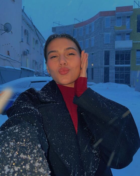 Кому вылизать яйца?)