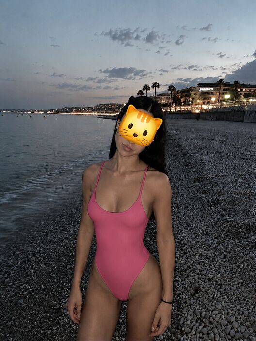 Кошечка на вечернем пляже)))