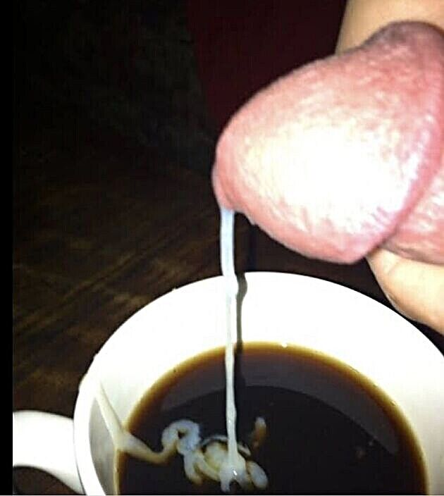 Кончаю в кофе пидора. Он люби пить кофе со спермой