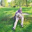 Марина показывает всем свои ноги и попу в парке
