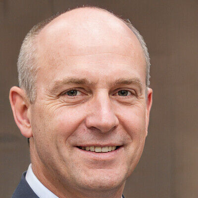 Привет. Я Линберг. Рад знакомству.