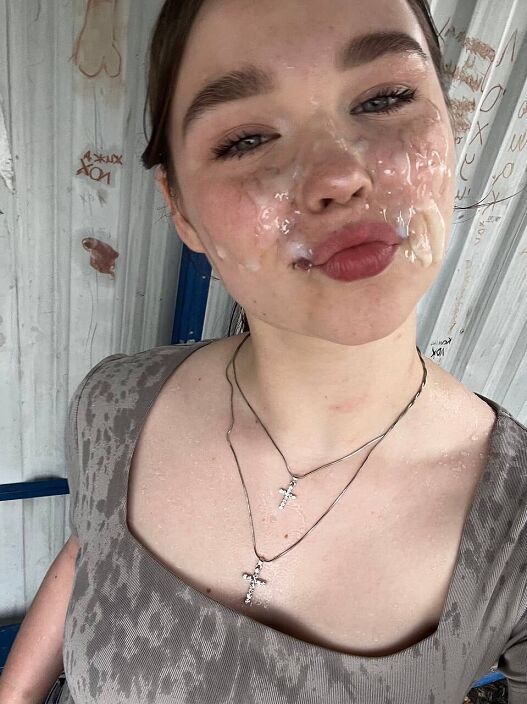 Обкончали на остановке