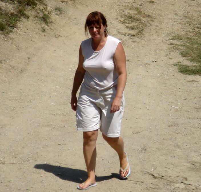 Жена опять без лифчика