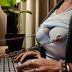 Привязана  к работе