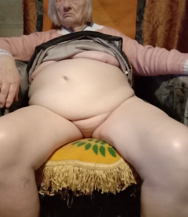 снял с нее трусы одевай их села  задрола показала себя