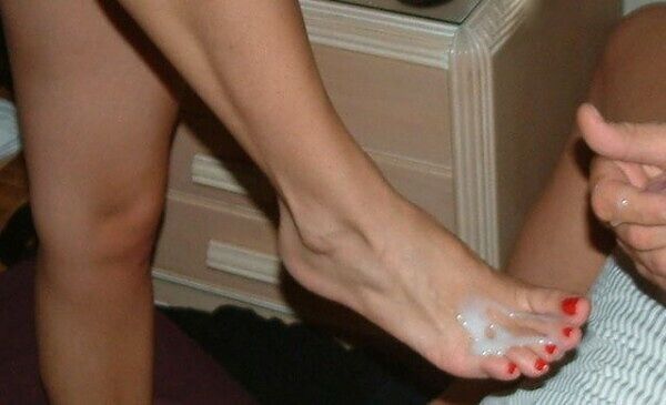 Я проливаю свою сперму туда, куда мне велела мама.