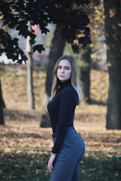 Позирую