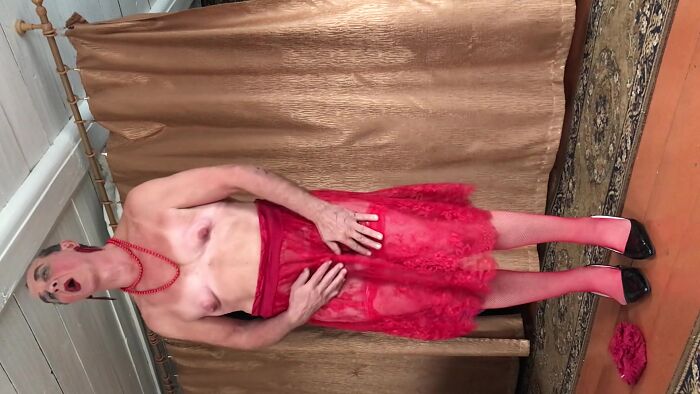 Natali в красном