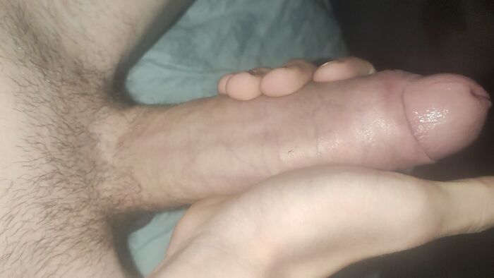 18 лет, а так хочу уже трахнуть чью то киску