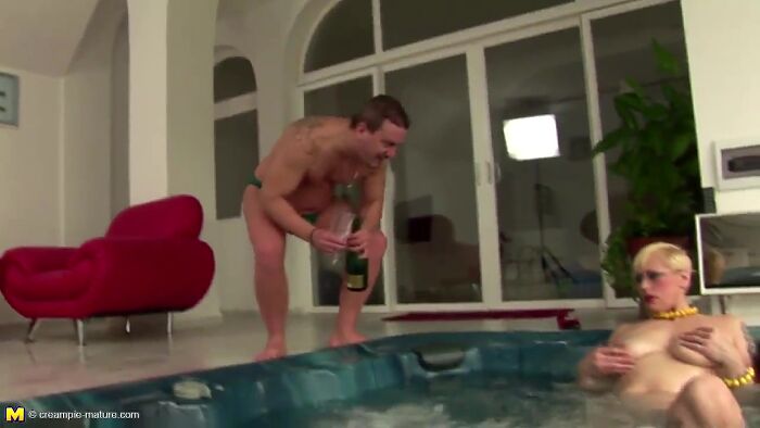 Удовлетворила очком