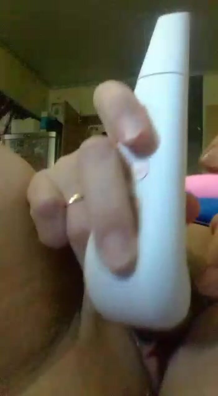 Жена развлекается