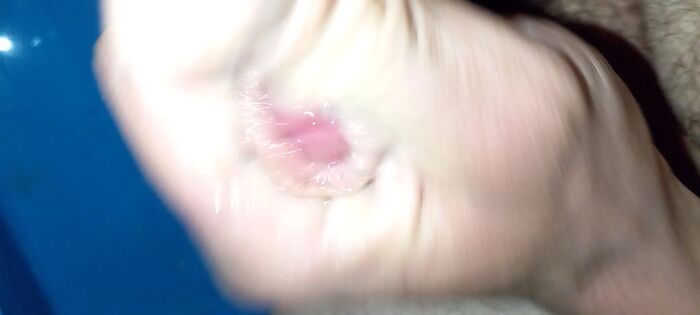 Муж дрочит на мои фото в машине. Кайф!!!