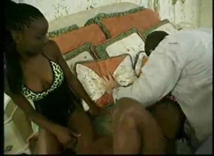 Черненькие сучки с белым парнем