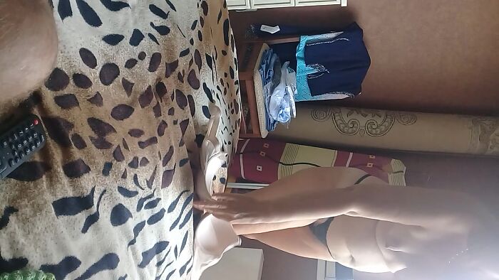 Жена одела стринги