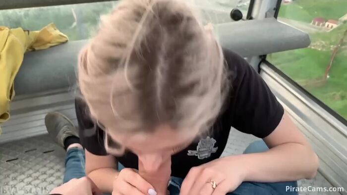 Минет в фуникулере