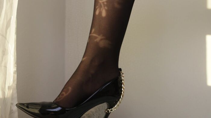 служи своей госпоже, чмо!