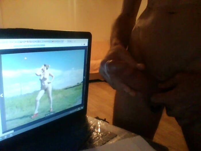 Дрочу хуй на Арину