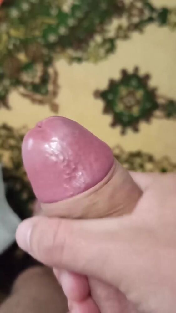 Кому в ротик кончить?