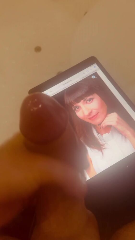 Долбим член на прилестную мордашку