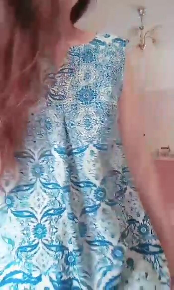 собралась на улицу без трусиков)) и гуляю так часто))