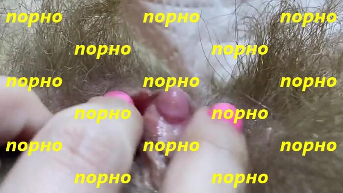 Спрятался в кустах