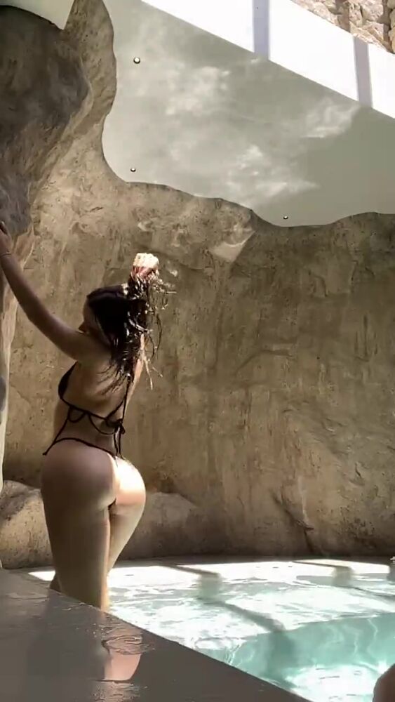 хотел бы побывать там со мной?