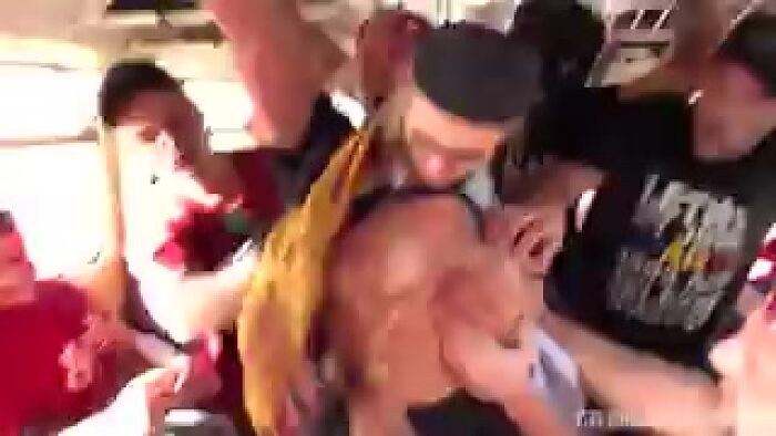 Футбольные фаны трахнули кондукторшу