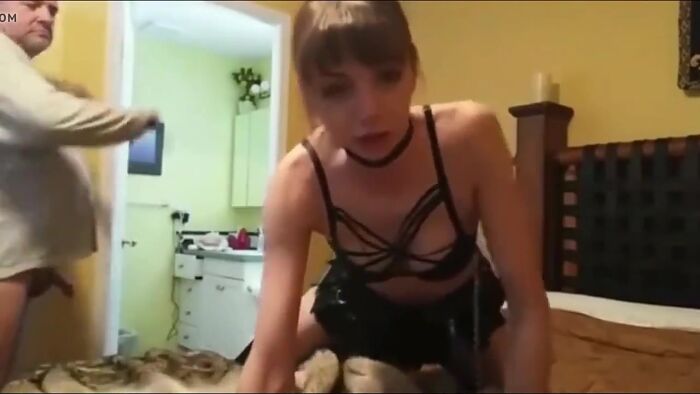 Очень сексуальная рабыня получает порку и член в рот