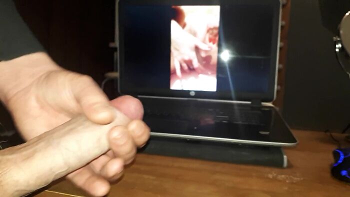 мастурбирую на кису