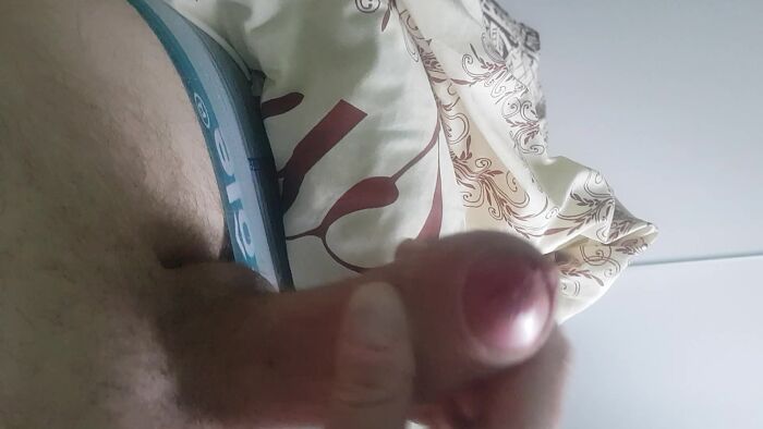 Вкусно Кончил возле спящей жены!))