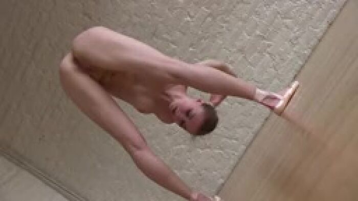 SHDDH sport nude solo gymnast