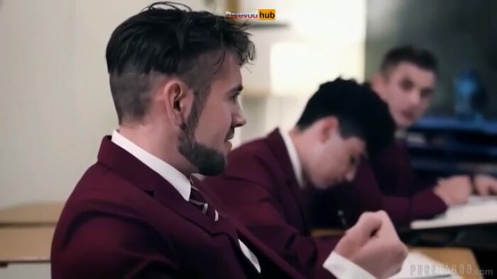 Трахают училку всем классом