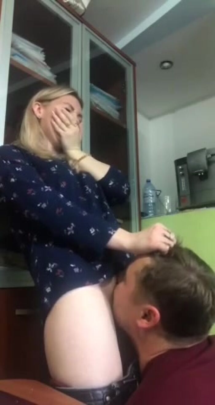 Сучка стонет от куни