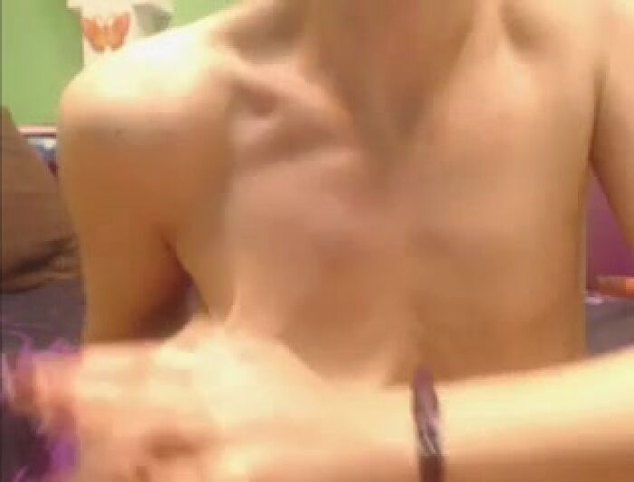 Шлюха Лорена трясет в чате висячими сиськами