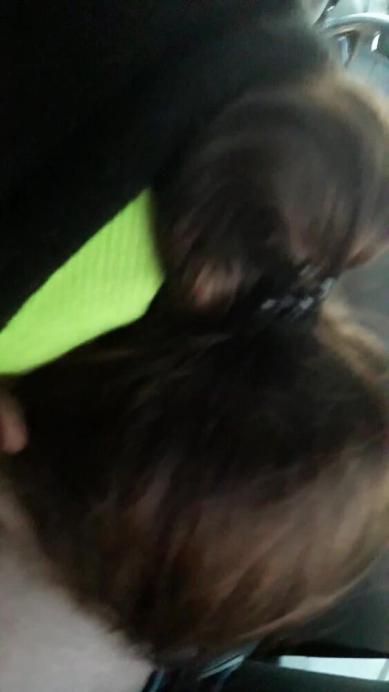 Даю в рот шлюшке