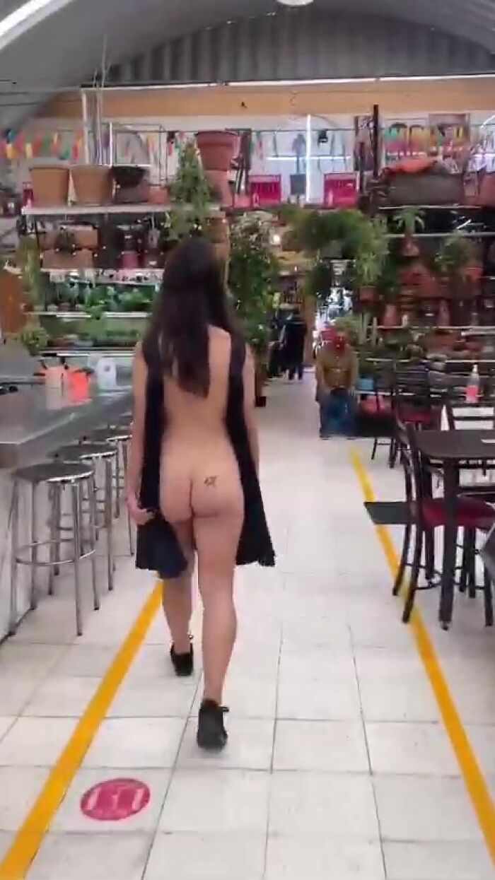 С голым задом на рынке