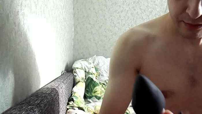 вставляю анальную пробку