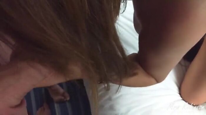 Жена имеет 2 члена в рот, пока подруга лижет трах вчетве