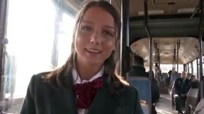 Отдалась в автобусе