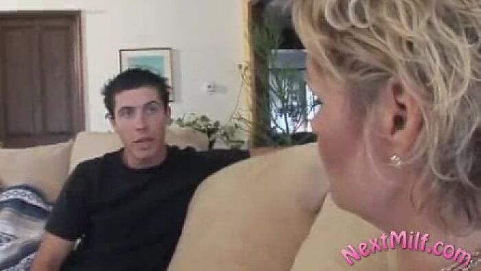 Разведенная женщина трахнулась с соседом