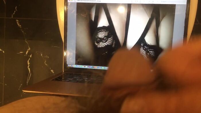 дрочу на сисечки