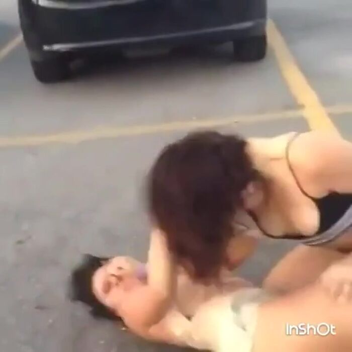 ЧТО НЕ ПОДЕЛИЛИ ????