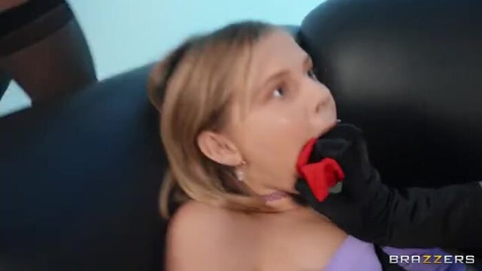 Взрослые лесби помогают девочке сменить ориентацию