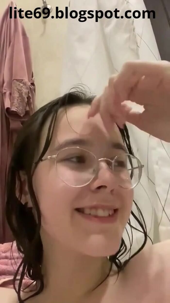 a young girl showed how she jerks off her pussy