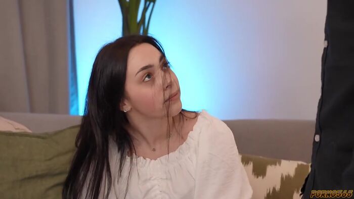 Сучка получила по лицу за попытку измены