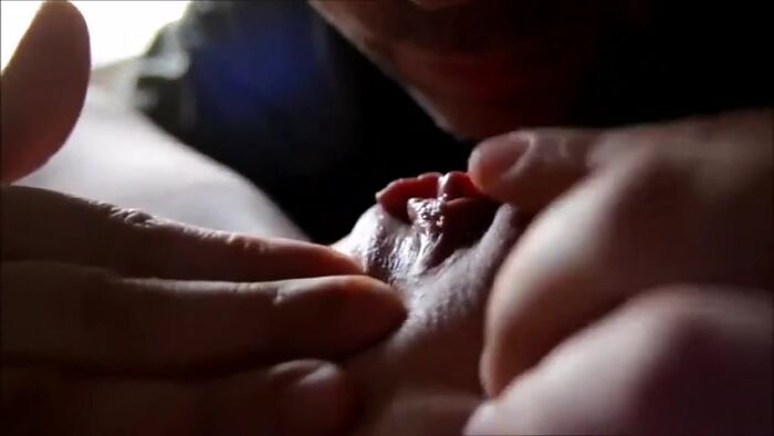 Девушка кончает от куни